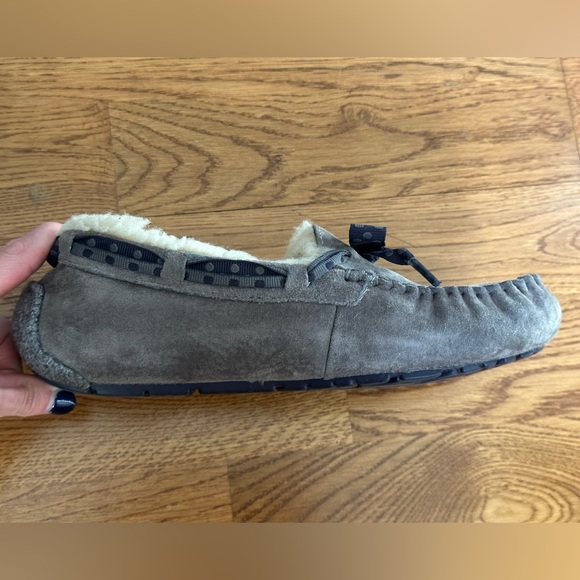 UGG Dakota 78 Moccasins Shearling Gray Suede Navy Blue Polk a Dot Ribbon Size 7 - Picture 10 of 13